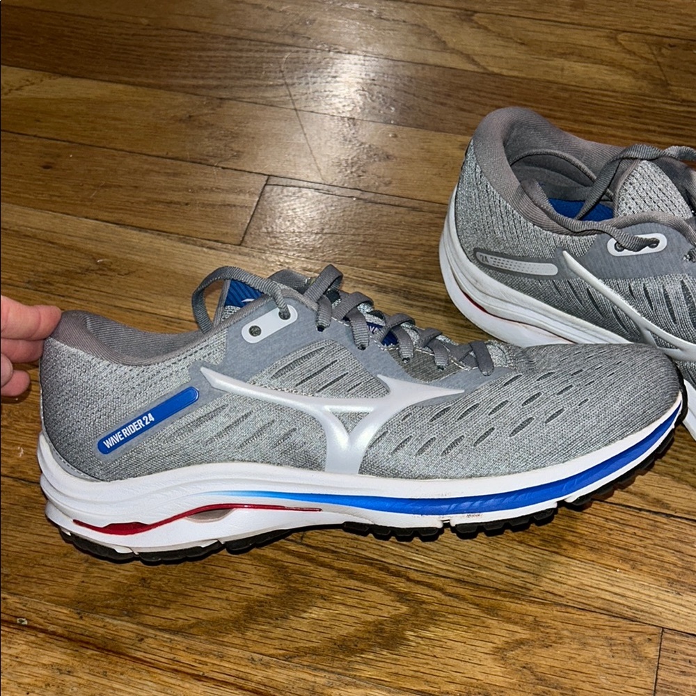 Men's Gray Mizuno Running Shoes